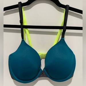 NWOT PINK Victoria’s Secret Wear Everywhere T-Shirt Bra | Size 32D